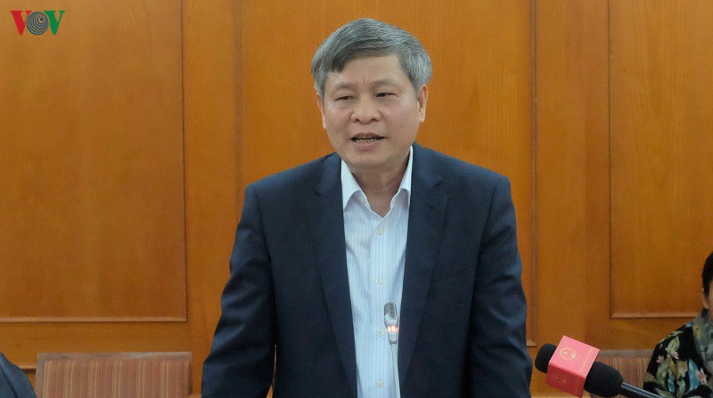 Thứ trưởng Bộ KH&CN Phạm Công Tạc trong buổi họp với các nhà khoa học, chuyên gia y tế ngày 17/3.