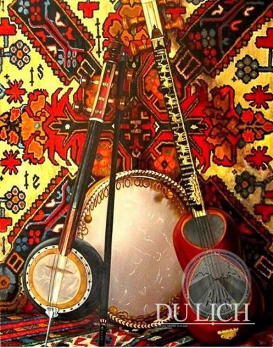 Âm nhạc Azerbaijan có truyền thống nhiều thế kỷ.