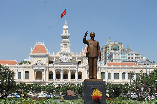 Du lịch ở Hồ Chí Minh đã phát triển rất mạnh trong những năm gần đây. Các khu vực du lịch, khách sạn và phục vụ du khách đã cải thiện đáng kể. Khách du lịch từ khắp nơi trên thế giới đổ về để trải nghiệm cuộc sống đầy sôi động và ẩm thực tuyệt vời của thành phố. Hãy xem ảnh để cảm nhận không khí tuyệt vời của thành phố Hồ Chí Minh.