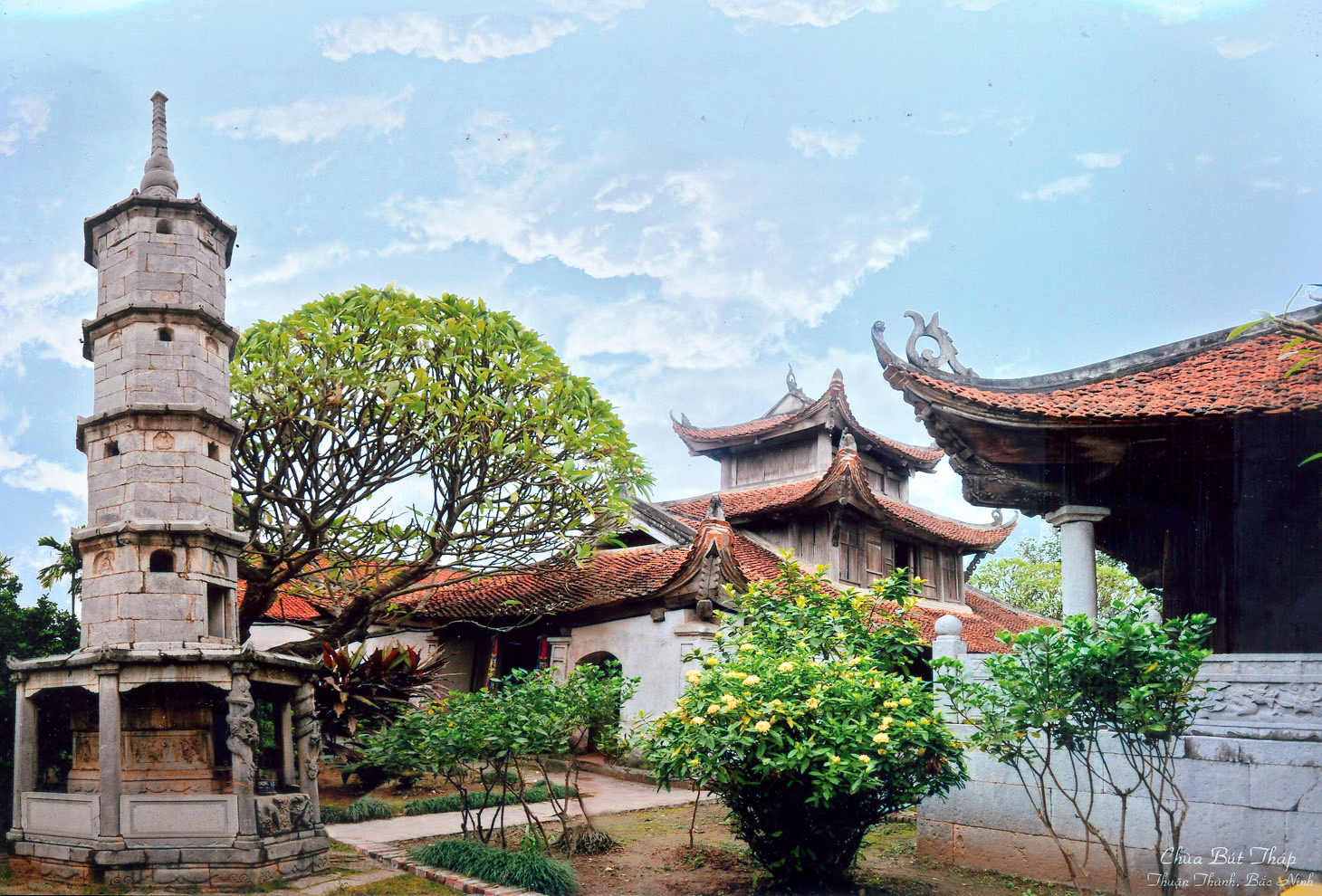 Di tích Bắc Ninh - Với hơn 1.500 địa điểm di tích lịch sử, Bắc Ninh là nơi lý tưởng để khám phá và tìm hiểu về văn hóa và lịch sử Việt Nam. Hãy đến đây để khám phá những công trình kiến trúc độc đáo, những kho báu về văn hóa và những câu chuyện lịch sử thú vị.